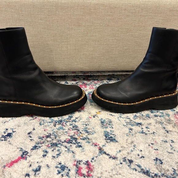 Coach Vanesa Black Leather Boots. - Picture 2 of 4